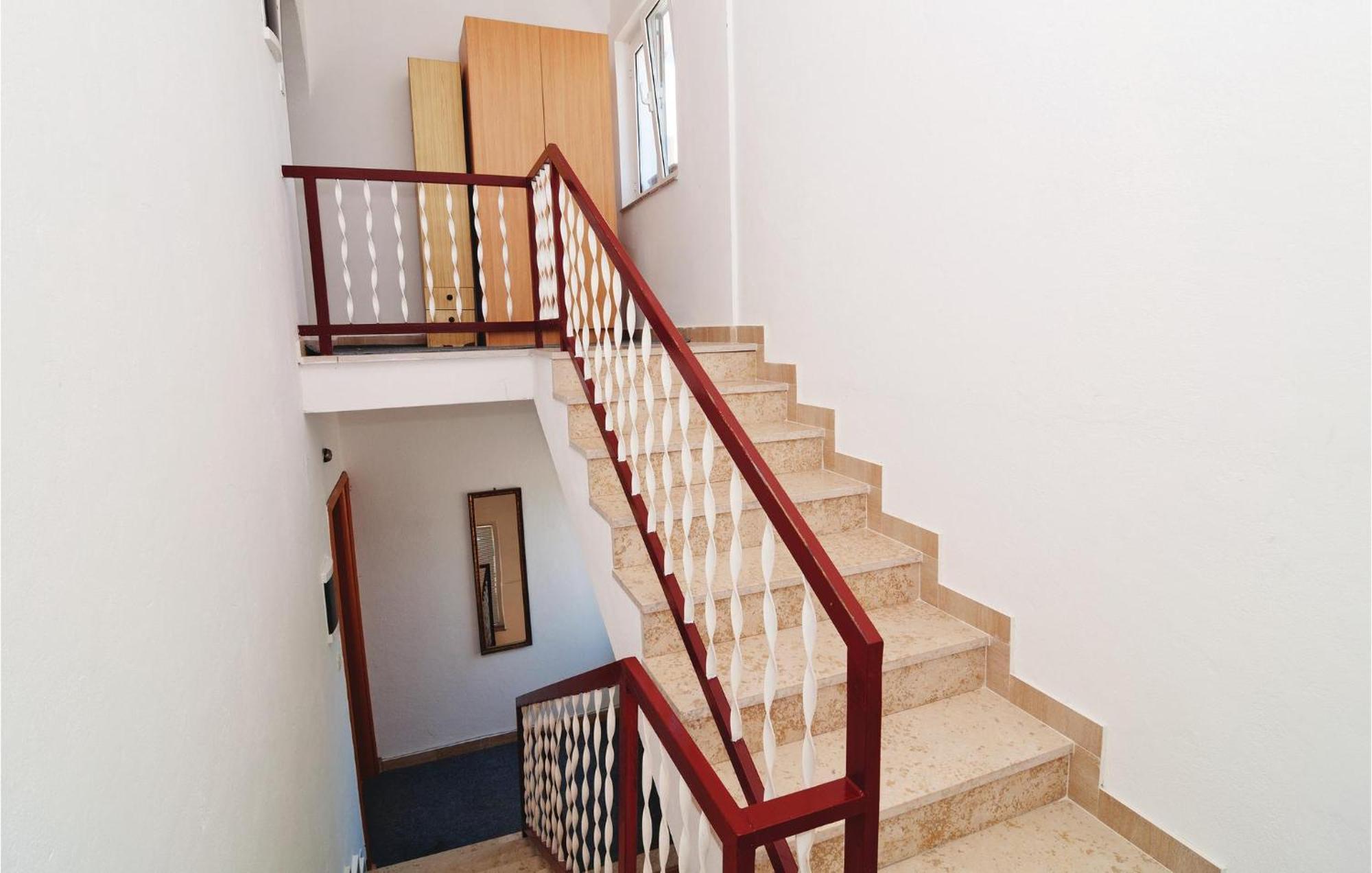 Awesome Apartment In Dinjiska With Kitchen エクステリア 写真
