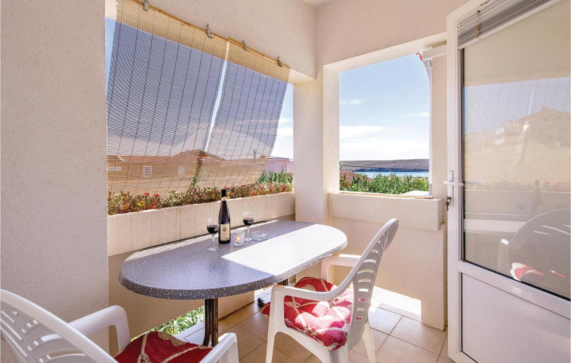 Awesome Apartment In Dinjiska With Kitchen エクステリア 写真